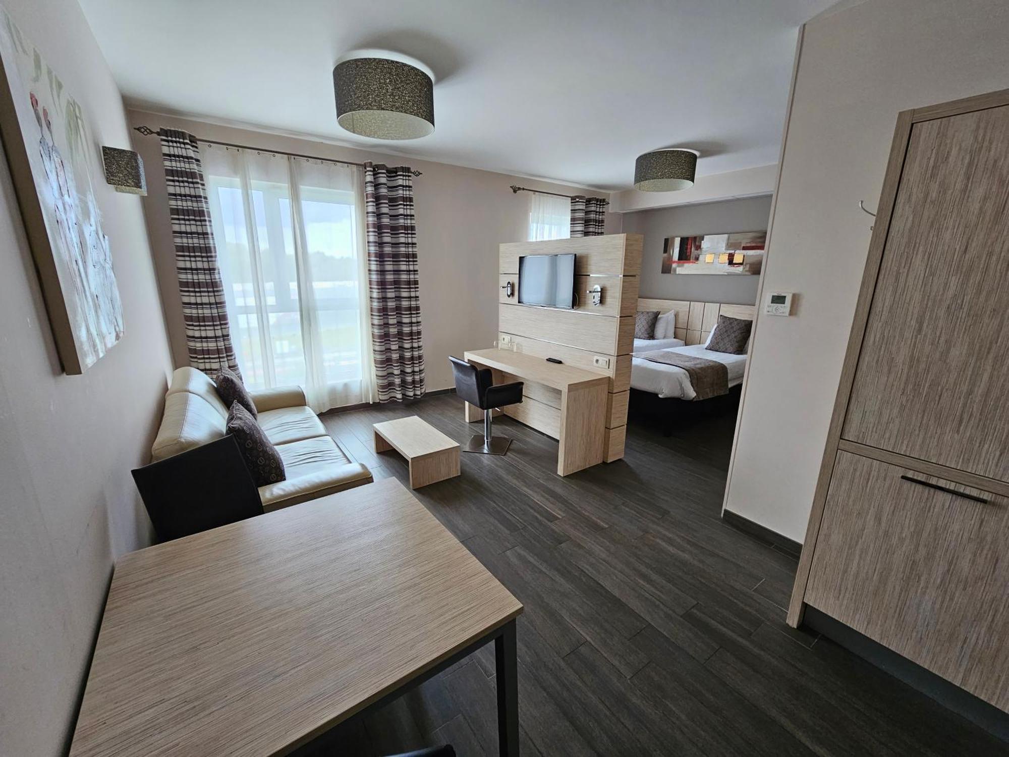 Ibis Styles Charleroi Airport Aero 44 Ξενοδοχείο Εξωτερικό φωτογραφία