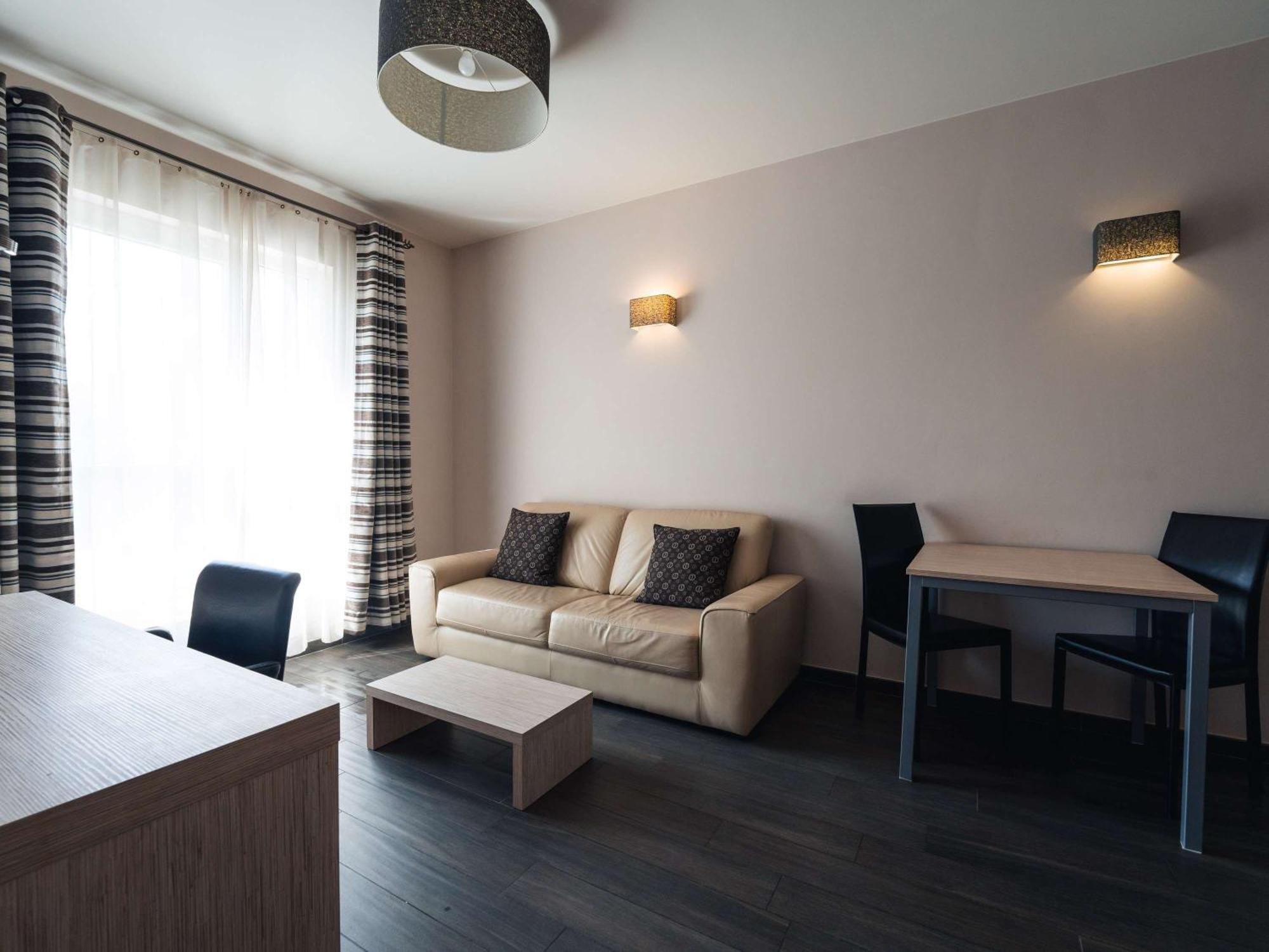 Ibis Styles Charleroi Airport Aero 44 Ξενοδοχείο Εξωτερικό φωτογραφία